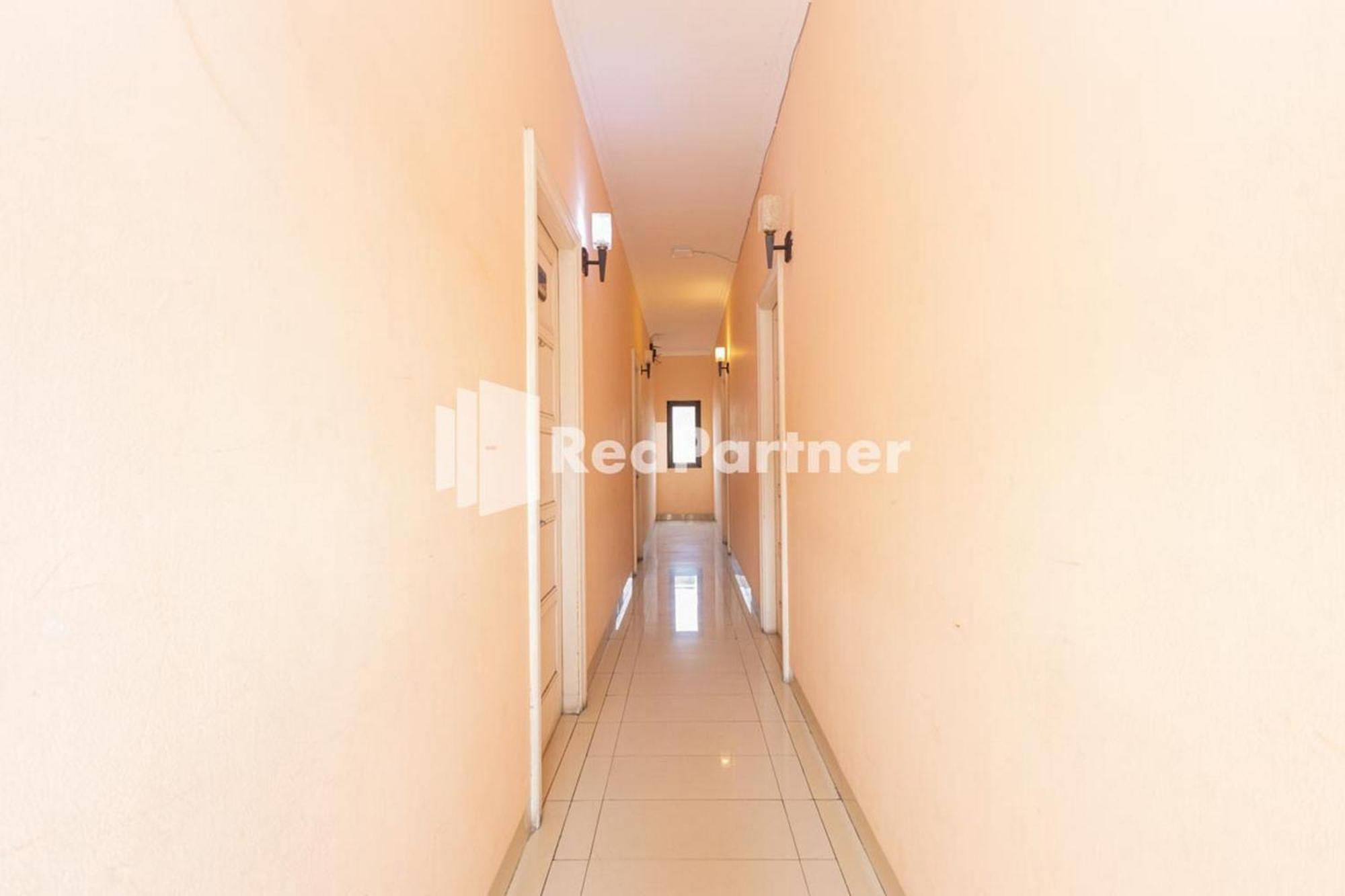 Star Hotel Jaksa Mitra Reddoorz Τζακάρτα Εξωτερικό φωτογραφία