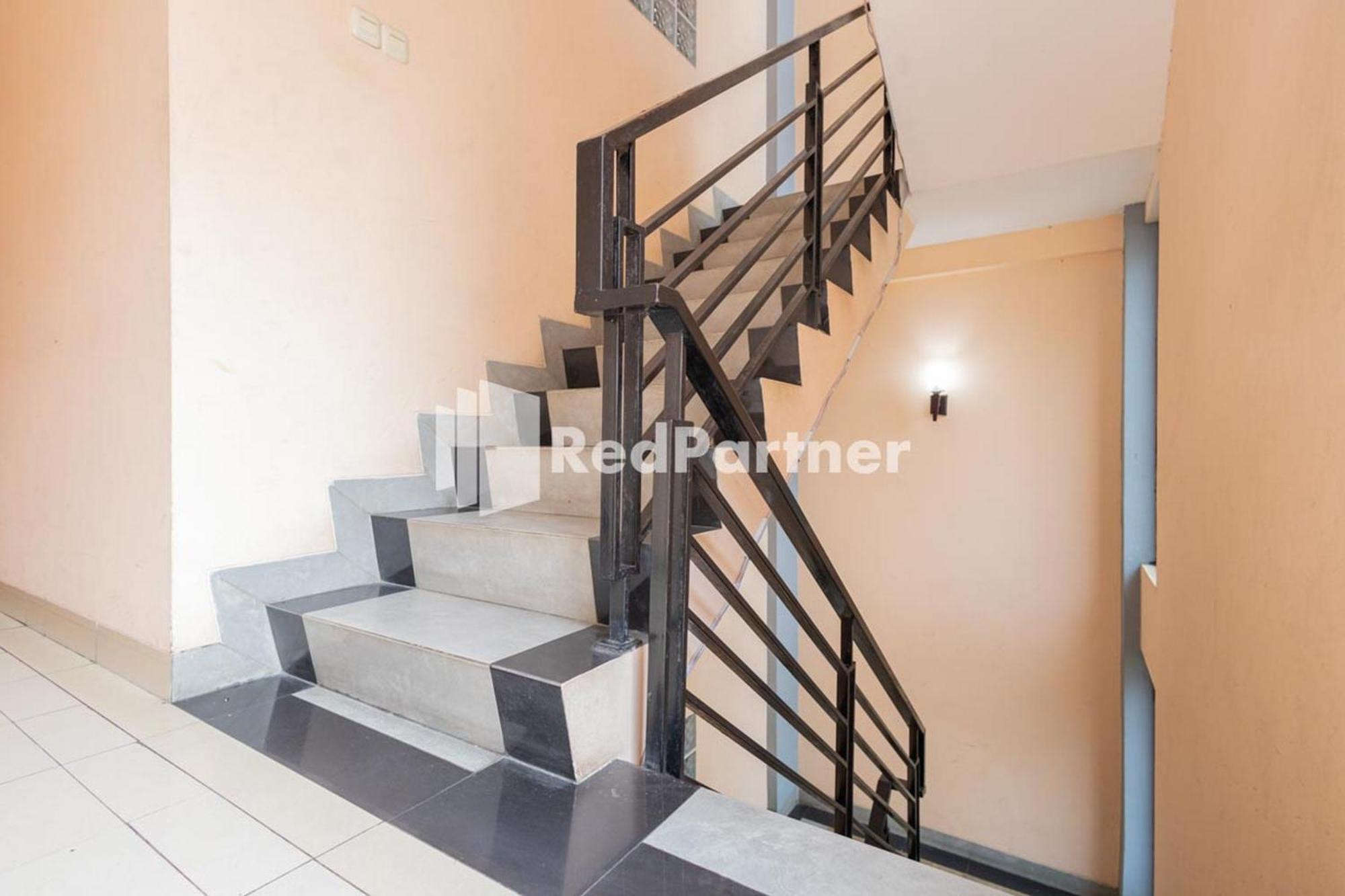 Star Hotel Jaksa Mitra Reddoorz Τζακάρτα Εξωτερικό φωτογραφία